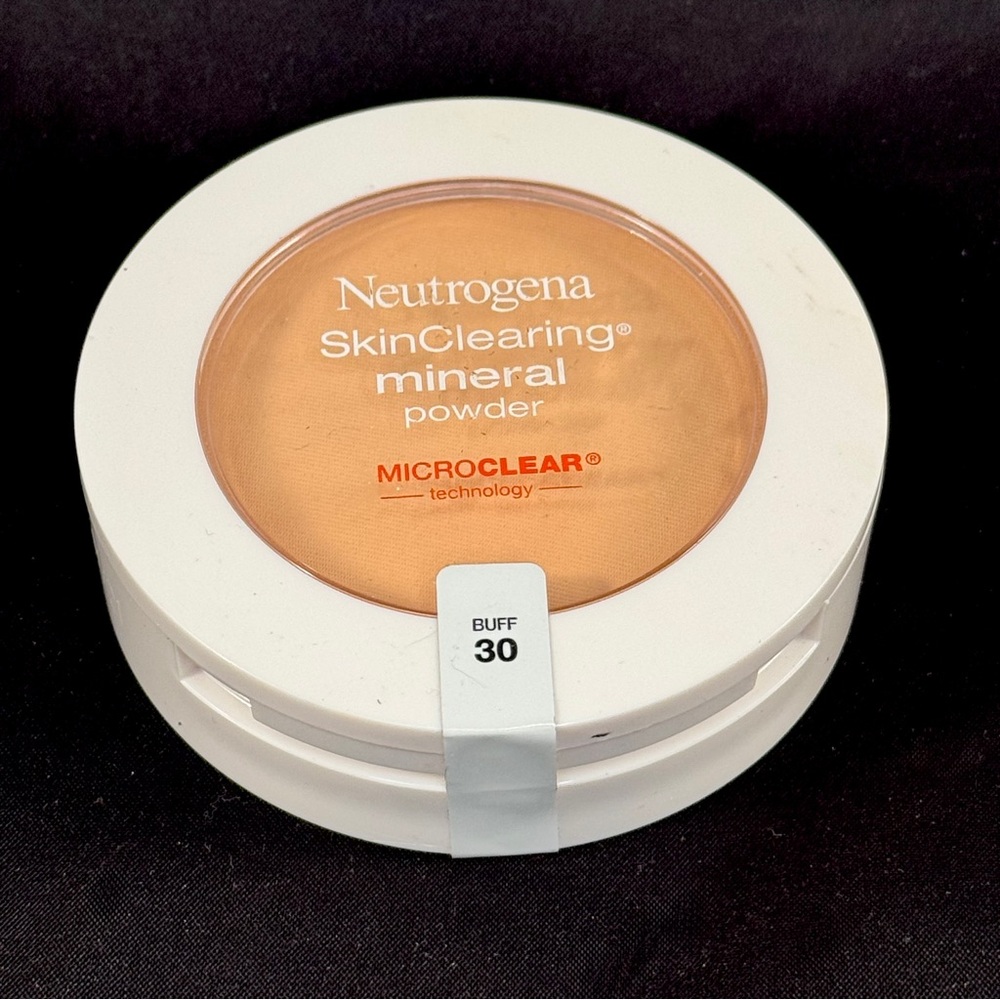 Neutrogena SkinClearing Mineral Powder - Buff (Beige) - Picture 2 of 5